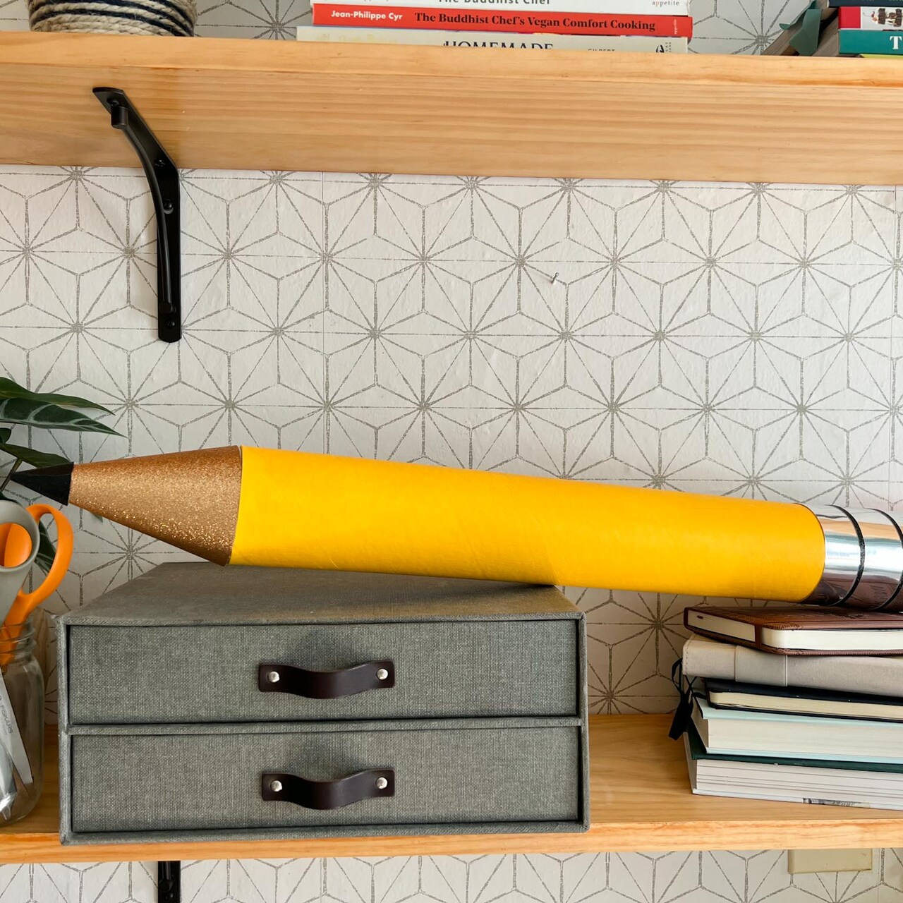 Upcycled Giant Pencil Teacher Prop Gift with @CraftyLumberjacks